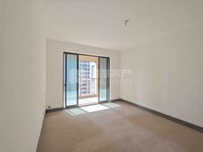 绿地国际博览城一期藏珑隔壁君珑高楼层南北通透三房诚售