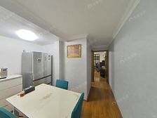 一楼带天井,南北通透,小区环境优美