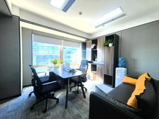 东二环地标 荷华明城大厦251平精装3隔间22工位带家具出租