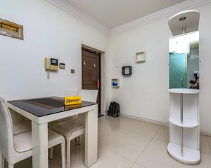 高尔夫花园一室双气70年产权2梯8户