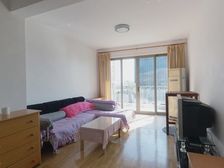 新出精装修两房,两房朝南,诚意出售,随时看房,生活方便