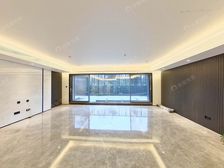 新!香山壹号院下跃 150平两面花院 3个车位 厅70平随时