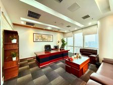 万通推荐:整层740平豪装12隔间60工位带家具出租