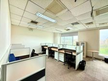 万通推荐:精品小面积89平2隔间10工位带家具出租