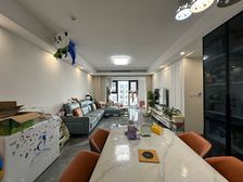 亏本急售 洺悦城龙洲湾1组团 精装3房 中间楼层 86万中庭