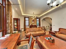 别墅边户大花园 精装保养新颖 中间好位置 随时能看