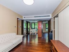 小区仅一套,不靠路三房,有车位,幼中可用,特殊户型