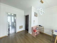 虹梅景苑一街坊南北通的二室二厅,简约装修满5年产权清晰随时看