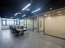 东四环四惠公交枢纽 伊莎文化广场152平精装遗留带家具出租