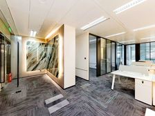 东大桥商圈地铁桥福芳草地289平精装5隔间16工位带家具出租