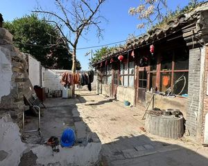 鼓楼脚下 临街 独门独院 小四合院 诚心出售 两证齐全