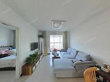 近入口,中间层南北通透,精装修两居室