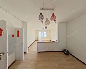 地铁惠新西街南口,南北通透,中间层,元大都公园边上