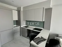 安塔利亚综合楼内带私人海滩的公寓