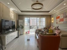 小区中心位置169平4开间朝南,客厅南北通,有车位