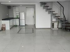 CRD银座甲级写字楼中层150平办公房出租,可办公可住人