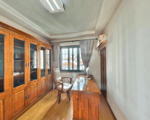 电梯洋房 客厅平层 三开间朝南 次顶楼 产权车位另售