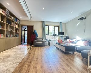 首创·澜茵山7室2厅精装修
