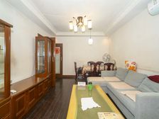 靠近苏州河,双南厅朝南,电梯两房一厅,诚意出售