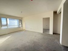 新华路与健康街 上新华交运单位房 147平 4室2卫 91万