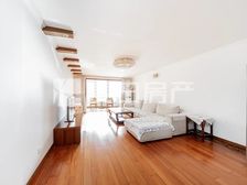 奥森公园西门 不临街位置 3层 百万装修 采光好 双卫衣帽间