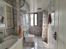 华通精装独立空间可改两室干净亮堂地脚好出小区就是市场公交站