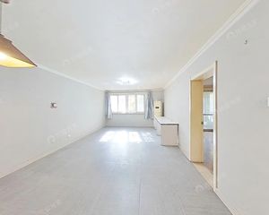 急售,回龙观·和谐家园一层三居室,看房方便,周边配套环绕