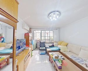 花园路3号院南北两居室,户型楼层好,看房方便。