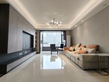 龙泉驿区 龙湖三千庭 四房 235万