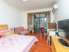 一楼带院子,小区花园位置,南北通透,前面采光无遮挡