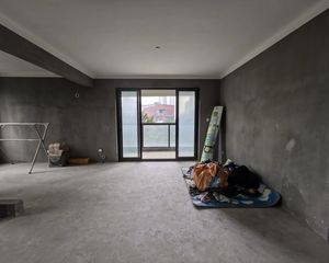 恒威国际城4室2厅2卫南朝向212.0万元/套出售