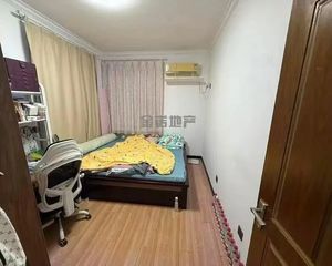 府前东街 3层 三居双卫 客厅通阳台 05年建 有