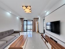 四期大两房,装修保养很好,拎包入住!