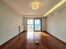 水清木华中心位置15楼170平4房,有车位,价格空间大