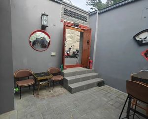 西城银锭桥 后海南沿小独院 出门见海 两证齐全 诚心出售