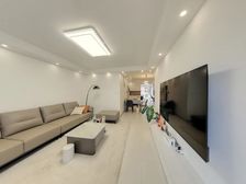 口50米 2023年装修 3+1户型 拎包入住