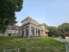 浦东唐镇南向精装别墅 满五292平四居室