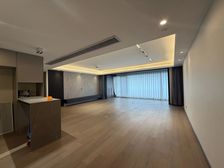 铂雅花园 大平层 精装改造过 地板全换掉了 价格可议大刀