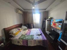 普陀曹杨路南向两居 满五简装电梯房 送露台