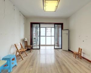 阳光新业中心 2室1厅 东南