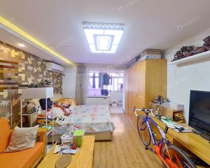 (价格可聊)三里屯·幸福三村·低楼层两居室·临地铁·临朝实