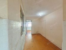 华东理工·梅陇四村.电梯房.视野开阔可见操场