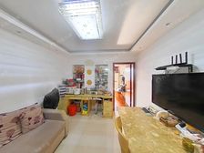 92年原建,两房一厅,全民全亮,中间楼层!