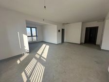 皇冠花园二期 138平南北通透毛坯三房 满五230万