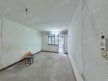 一房~有大院子,随时看。位置安静。