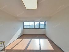 小区中间位置,视野开阔,采光好,买一层多一层,房东花30刚装