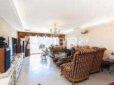 D区中间位置大三居可四居中高楼层