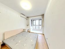 想象国际南区,好楼层中门两居,业主诚心出售,有钥匙