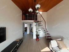 新装修,价位好谈 南北通透,层高3.6米,有阁楼,花园位置