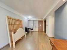 小区中间位置,远离主干道,楼层好采光好